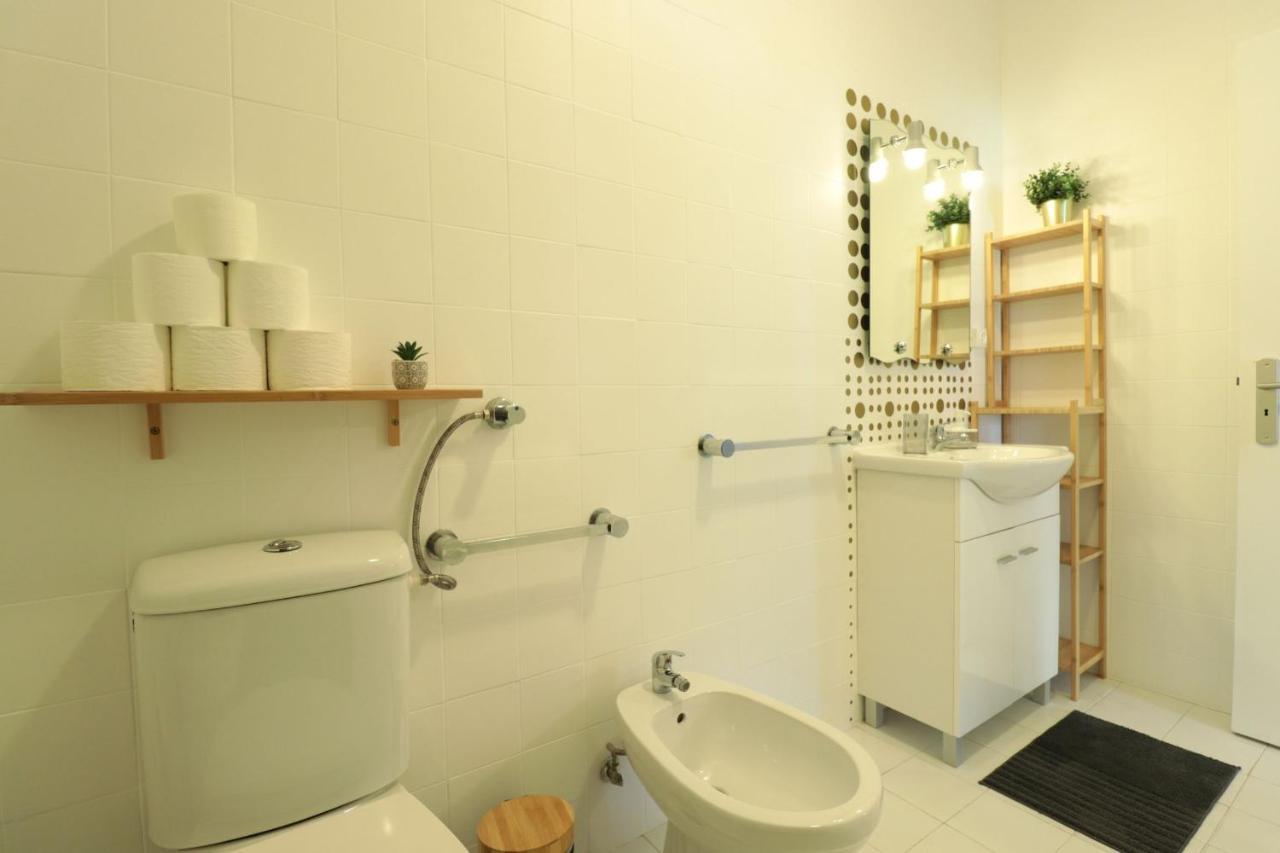 Lovelystay - Cozy 1Br Flat In Alvor With Ac And Balcony Eksteriør bilde